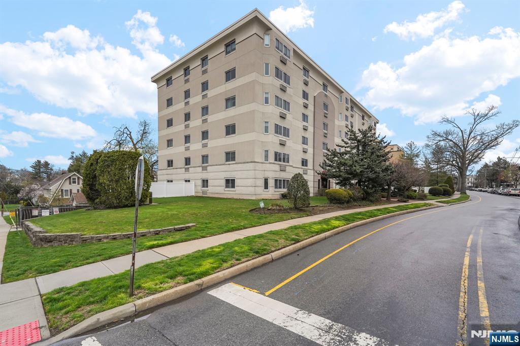 310 Lookout Avenue 106