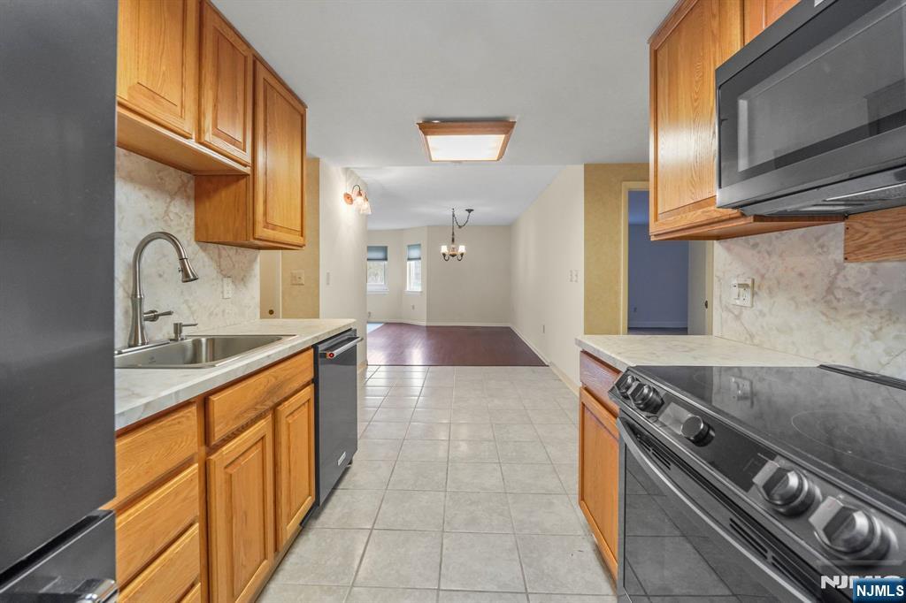 310 Lookout Avenue 106