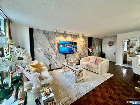 Photo of 160 Overlook Avenue #2D, Hackensack, NJ 07601 (MLS # 26022664)
