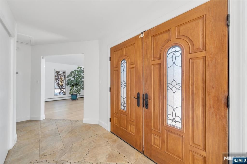 Photo of 14 Louisa Court, Wayne, NJ 07470 (MLS # 26005424)