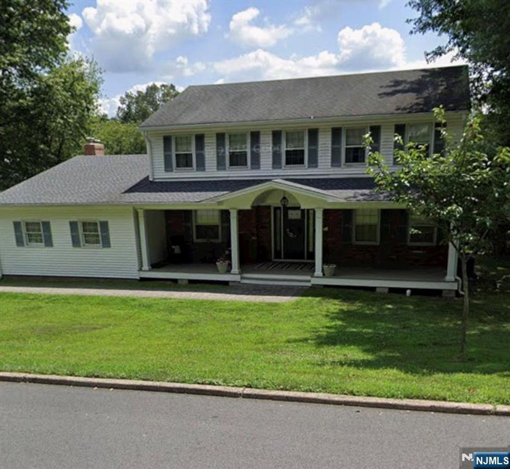 Photo of 18 Laura Lane, Park Ridge, NJ 07656 (MLS # 26004564)