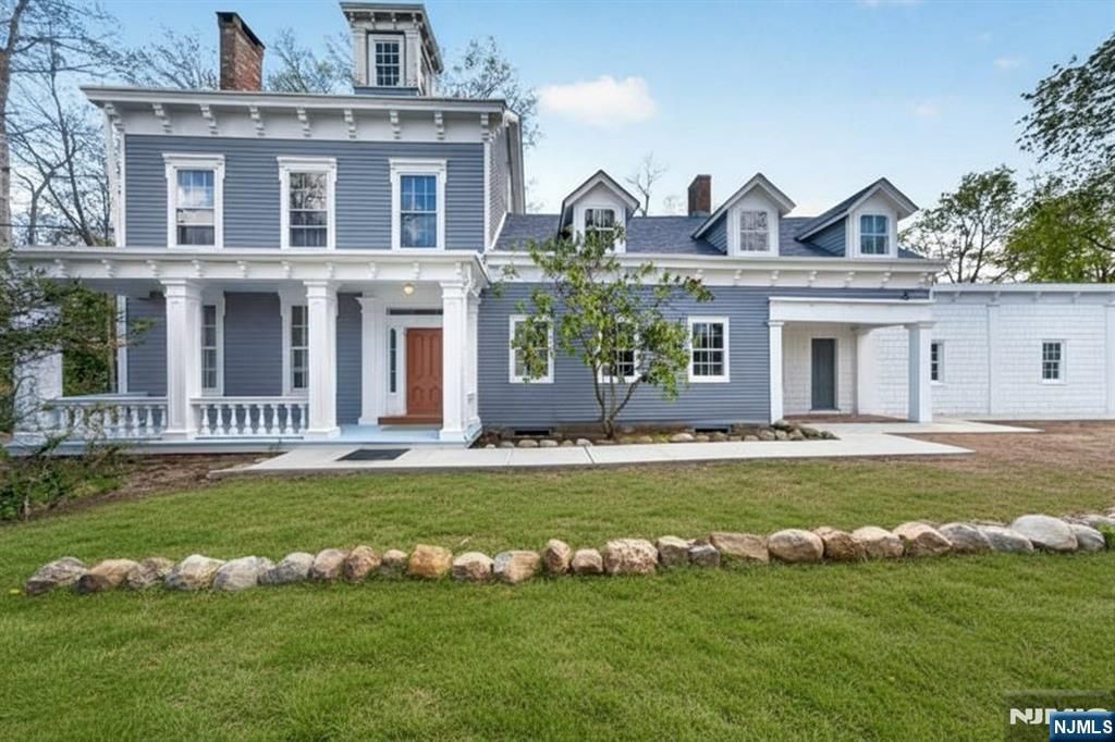 Photo of 142 Island Road, Mahwah, NJ 07430 (MLS # 26014177)