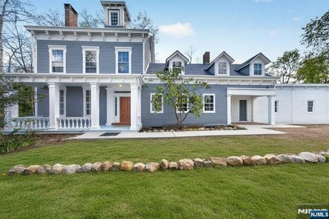 Photo of 142 Island Road, Mahwah, NJ 07430 (MLS # 26014177)