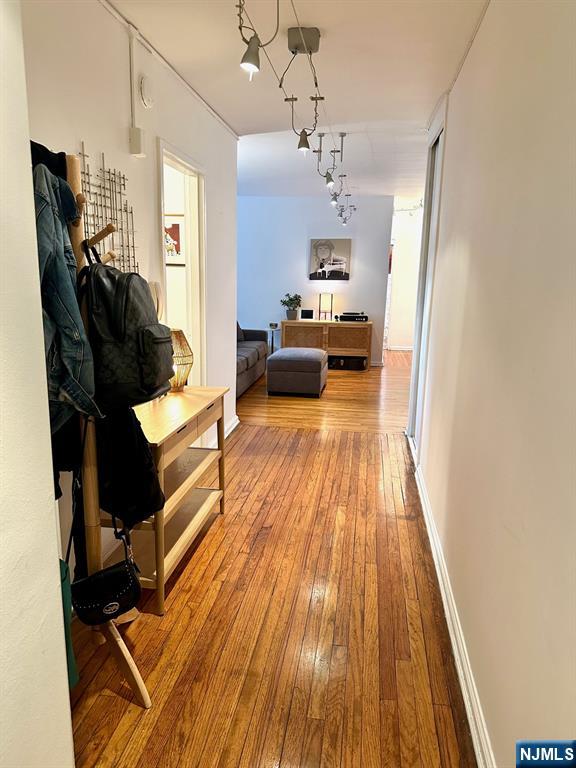Rental Property at 401 Park 1F, Fort Lee, New Jersey - Bedrooms: 1 
Bathrooms: 1 
Rooms: 4  - $1,850 MO.