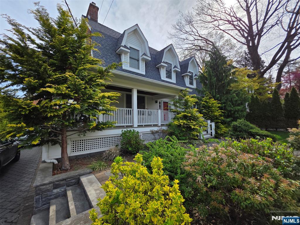 Property for Sale at 189 Park Avenue, Leonia, New Jersey - Bedrooms: 4 
Bathrooms: 4 
Rooms: 11  - $1,349,000