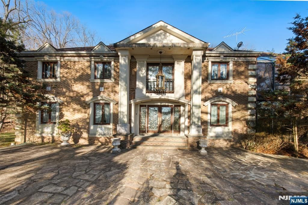 Photo of 12 E Saddle River Road, Saddle River, NJ 07458 (MLS # 26020463)