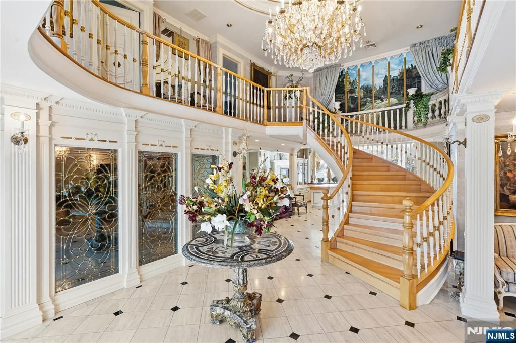 Photo of 12 E Saddle River Road, Saddle River, NJ 07458 (MLS # 26020463)