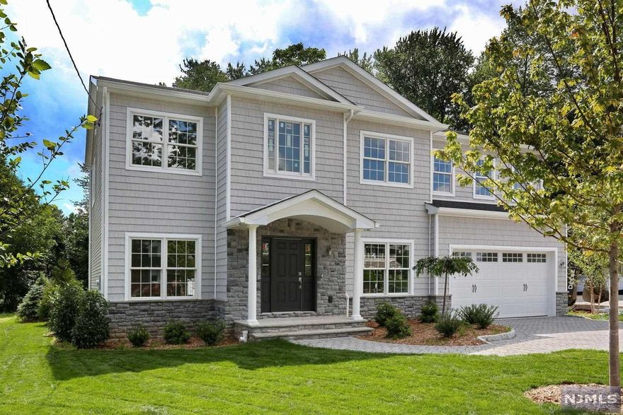 WELCOME TO THIS NEW 8 LOT SUB DIVISION OF QUALITY HOMES. PLANS AND SPECS AVAIL. NICE VIEWS OF THE LANDSCAPED GOLF COURSE. APPROX 2870 SQUARE FEET WITHOUT THE BASEMENT AND ANOTHER 442 SQ.FT OF GARAGE SPACE. PROJECT BEING BUILT BY WELL KNOWN PREMIER BUILDERS, BEAR BAN BUILDERS. ENTER THE MAIN FLOOR INTO THE 2 STORY ENTRY FOYER, CENTER HALL WITH FORMAL LIVING RM, FORMSL DINING RM, CUSTOM EAT IN KITCHEN WITH BREAKFAST AREA, OPEN TO THE FAMILY RM WITH A GAS FIREPLACE, POWDER RM AND LAUNDRY/MUD RM WITH ENTRY FROM THE 2 CAR ATTACHED GARAGE. THE 2ND.FLOOR OFFERS A LG. MASTER BR SUITE WITH HIS & HER WALK IN CLOSETS, FULL BATH/ SS, 3 MORE BR;S &FBTYH/SOT. THE FULL BASEMENT IS UNFINISHED WITH PLENTY OF STORAGE SPACE AND READY FOR FUTURE FINISHING. HARDWOOD FLOORING AS IN, UNDER GROUND SPRINKLERS IN FRONT ONLY, IN CLOSE PROXIMITY TO SCHOOLS, SHOPPING & NYC PUBLIC TRANSPORTATION. QUALITY BUILT THROUGH OUT.