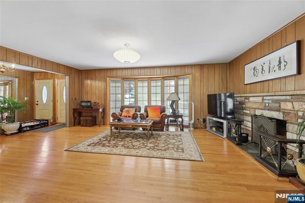 Photo of 12 Beverly Road, Englewood Cliffs, NJ 07632 (MLS # 26017302)