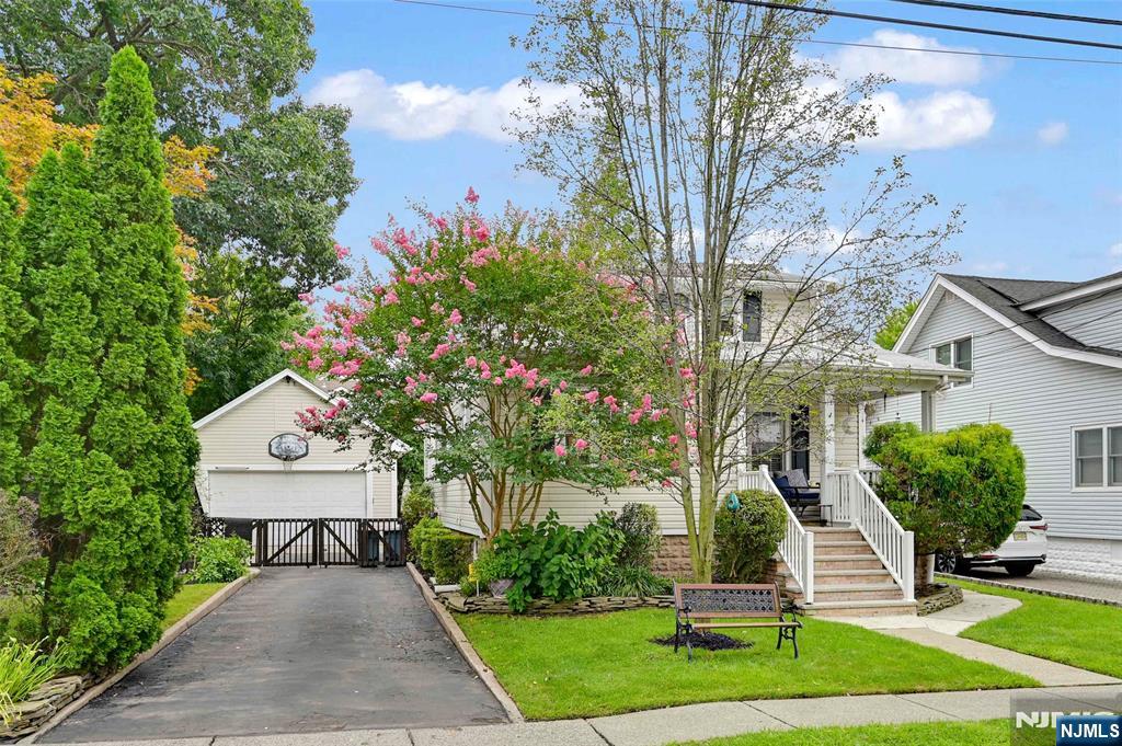 17 Oneida Avenue