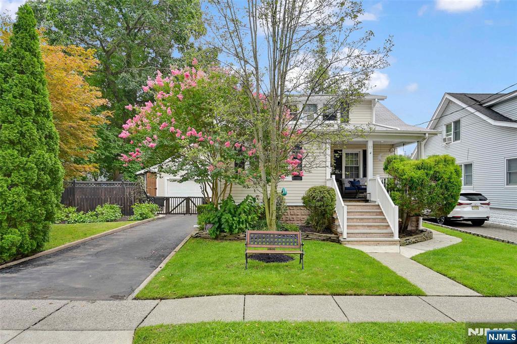 17 Oneida Avenue