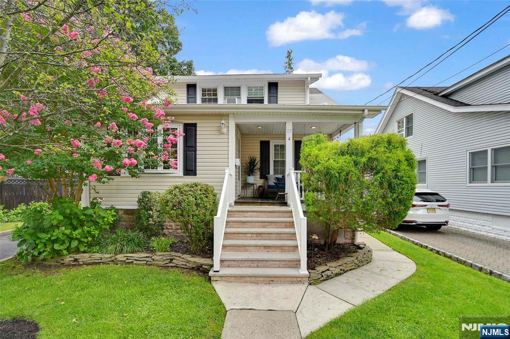 17 Oneida Avenue
