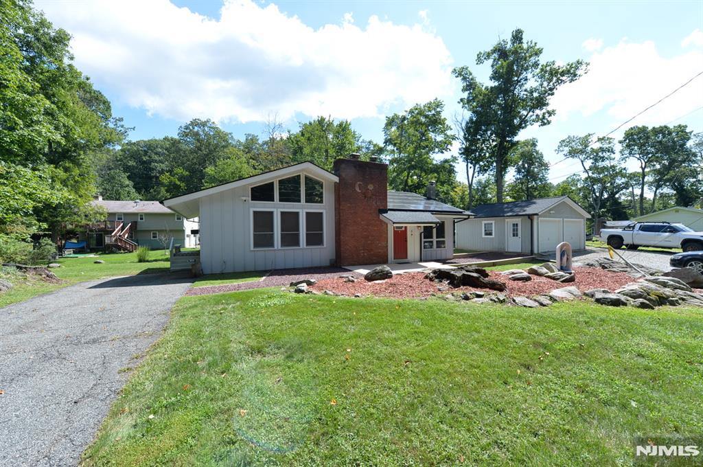5 Woodlawn Drive