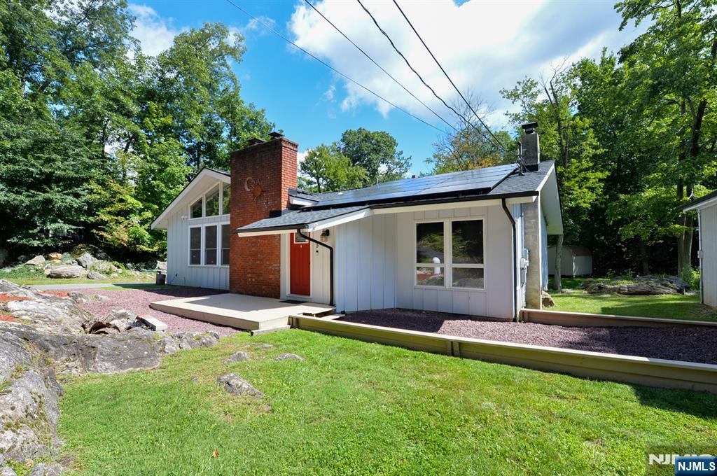 5 Woodlawn Drive