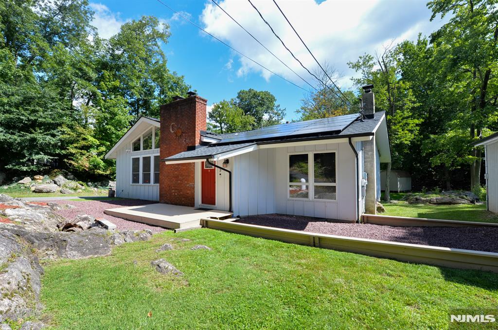 5 Woodlawn Drive