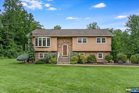 Photo of 45 Magnolia Avenue, Denville Township, NJ 07834 (MLS # 26026793)