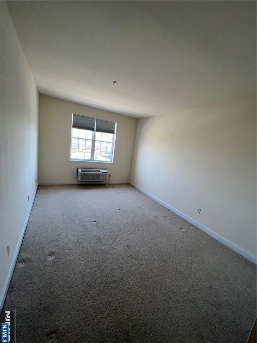 A CHARMING BRIGHT UNIT W/ HIGH CEILINGS AND GOOD FENG SHUI. 1 BEDROOM W/ WALK-IN CLOSETS, 1 BATHROOM, KITCHEN W/EAT-IN COUNTERTOP, BALCONY W/GREAT VIEWS OF THE HUDSON RIVER, 1 DEEDED PARKING SPOT, 1 STORAGE LOCKER. NJ-TRANSIT BUS STOPS AT THE FRONT OF THE BUILDING. CLOSE TO EDGEWATER FERRY. CLOSE PROXIMITY TO EDGEWATER TOWNE CENTER.