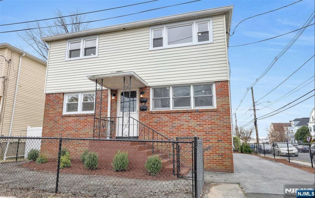 Rental Property at 278 Stewart Ave 1, Kearny, New Jersey - Bedrooms: 3 
Bathrooms: 1 
Rooms: 6  - $2,850 MO.