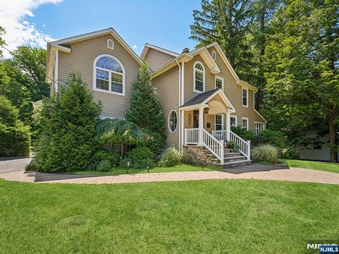 Photo of 233 Park Avenue, Allendale, NJ 07401 (MLS # 26026322)