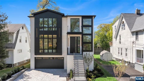 Photo of 1077 Abbott Boulevard, Fort Lee, NJ 07024 (MLS # 26031571)