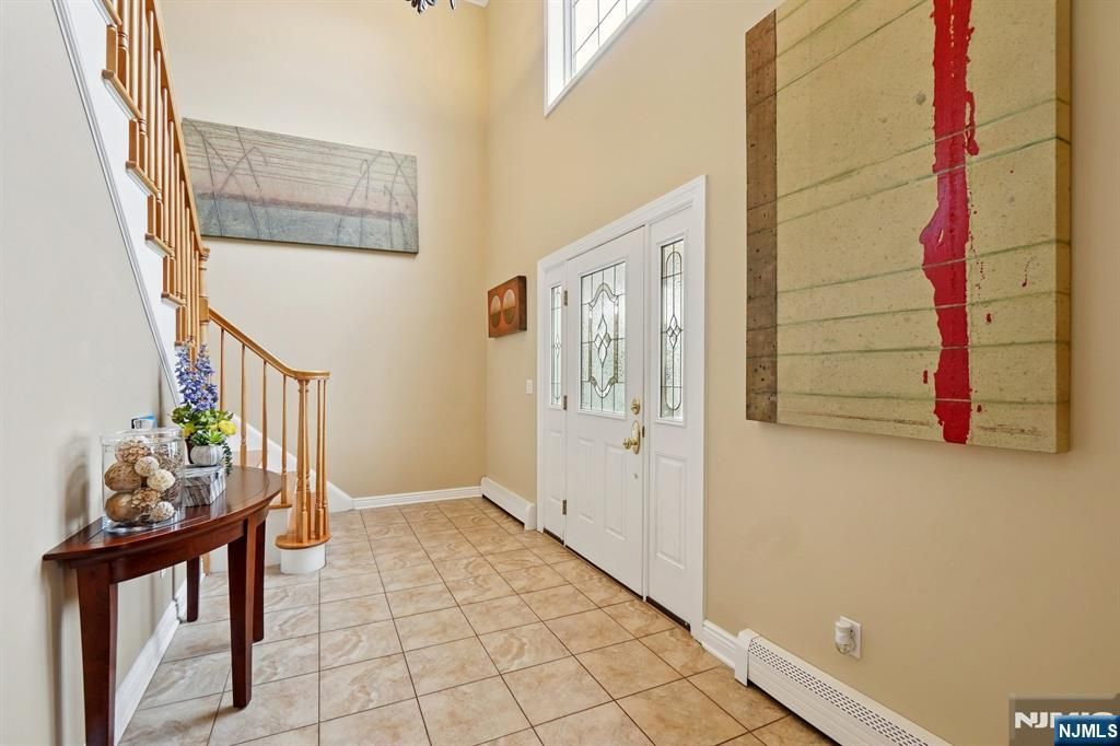 Photo of 252 S Boulevard Blvd, Saddle Brook, NJ 07663 (MLS # 25035409)