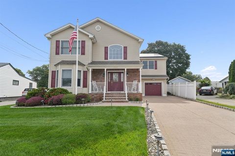 Photo of 252 S Boulevard Blvd, Saddle Brook, NJ 07663 (MLS # 25035409)