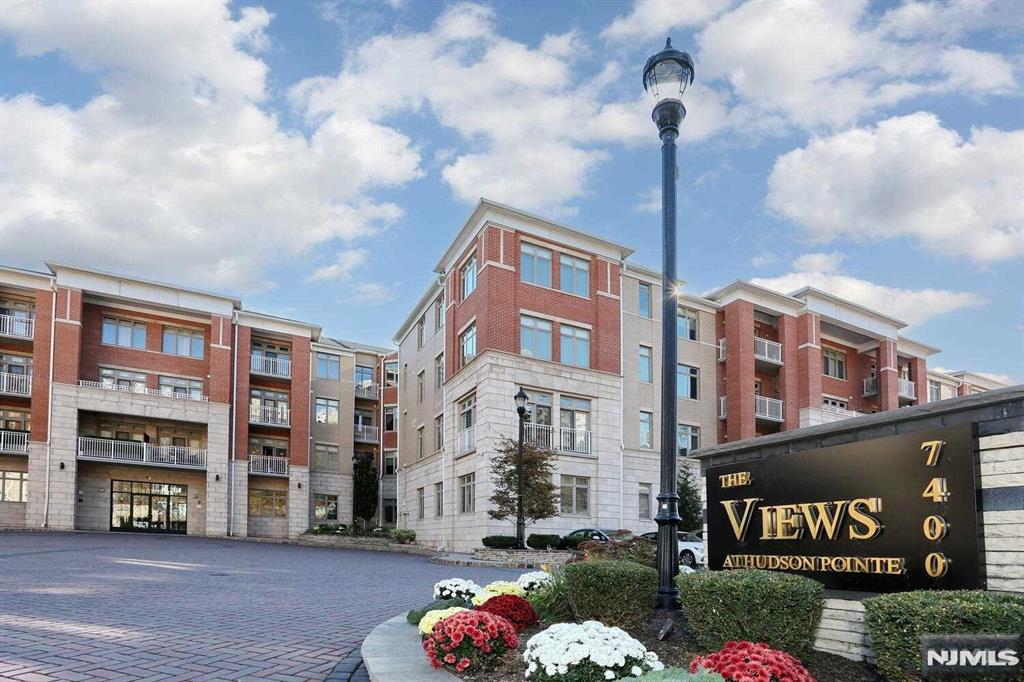 7400 River Road 228