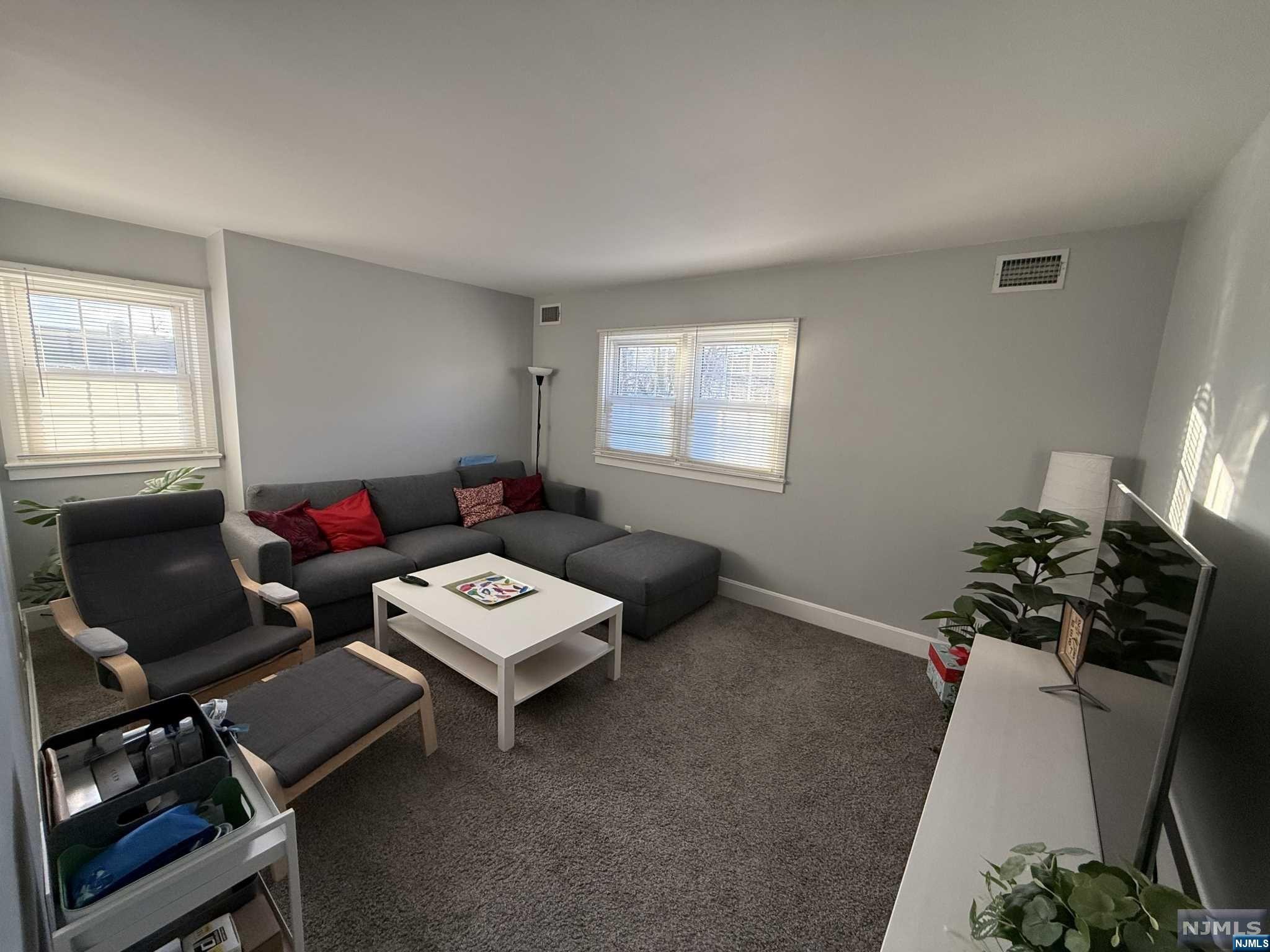 Hawthorne, New Jersey 07506, United States, 2 Bedrooms Bedrooms, ,1 BathroomBathrooms,Residential,Pending,27788