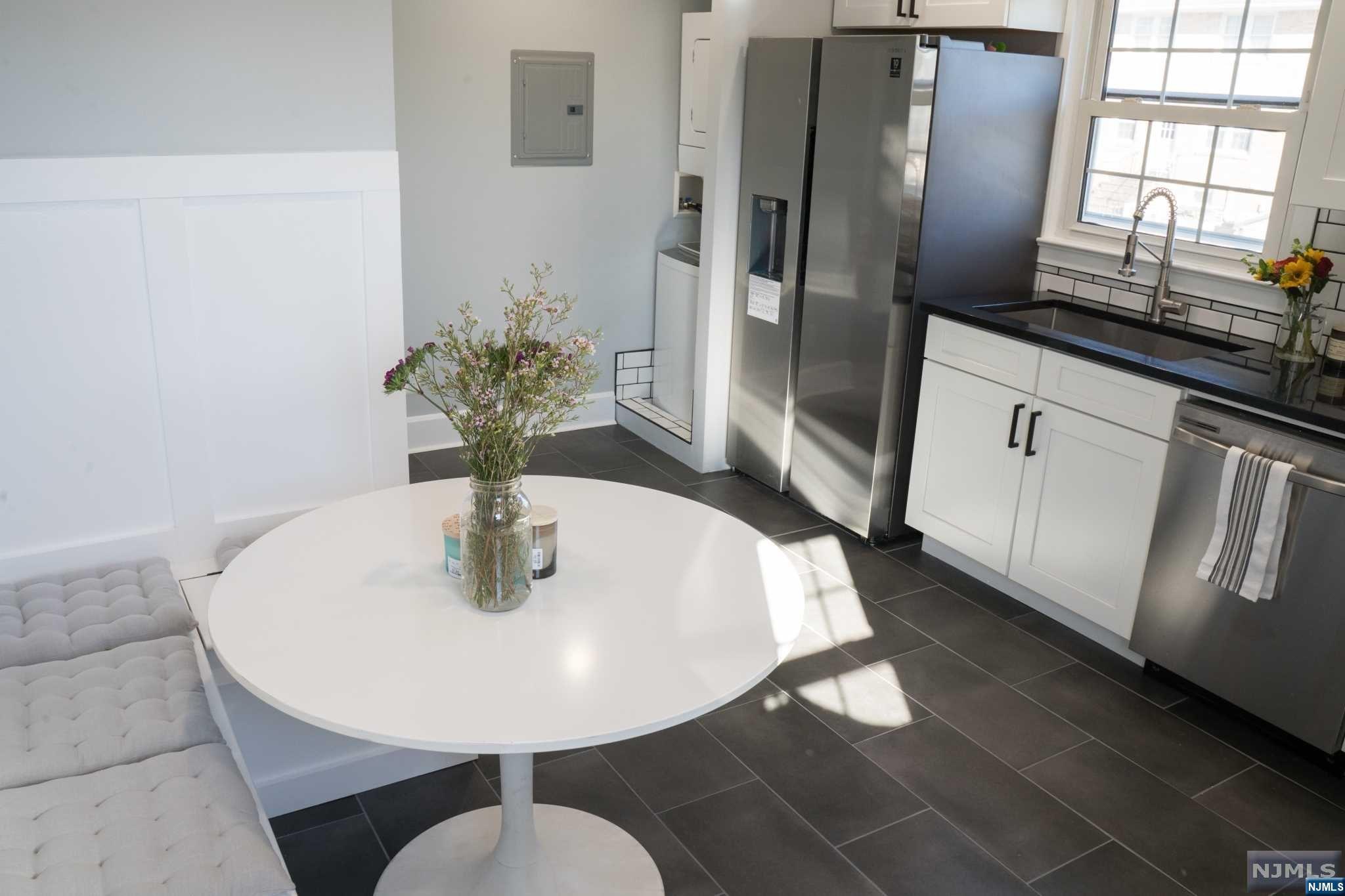 Hawthorne, New Jersey 07506, United States, 2 Bedrooms Bedrooms, ,1 BathroomBathrooms,Residential,Pending,27788