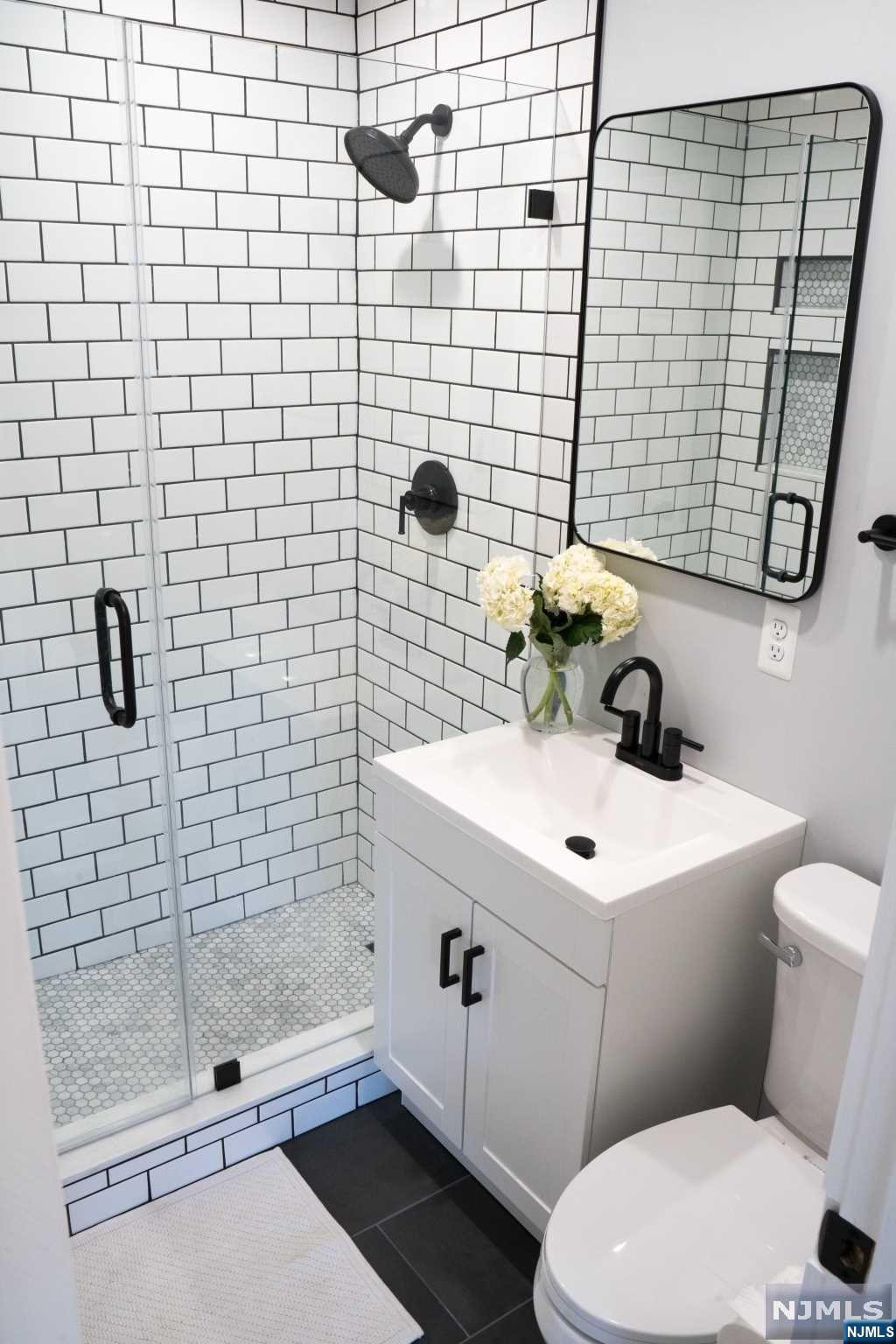 Hawthorne, New Jersey 07506, United States, 2 Bedrooms Bedrooms, ,1 BathroomBathrooms,Residential,Pending,27788