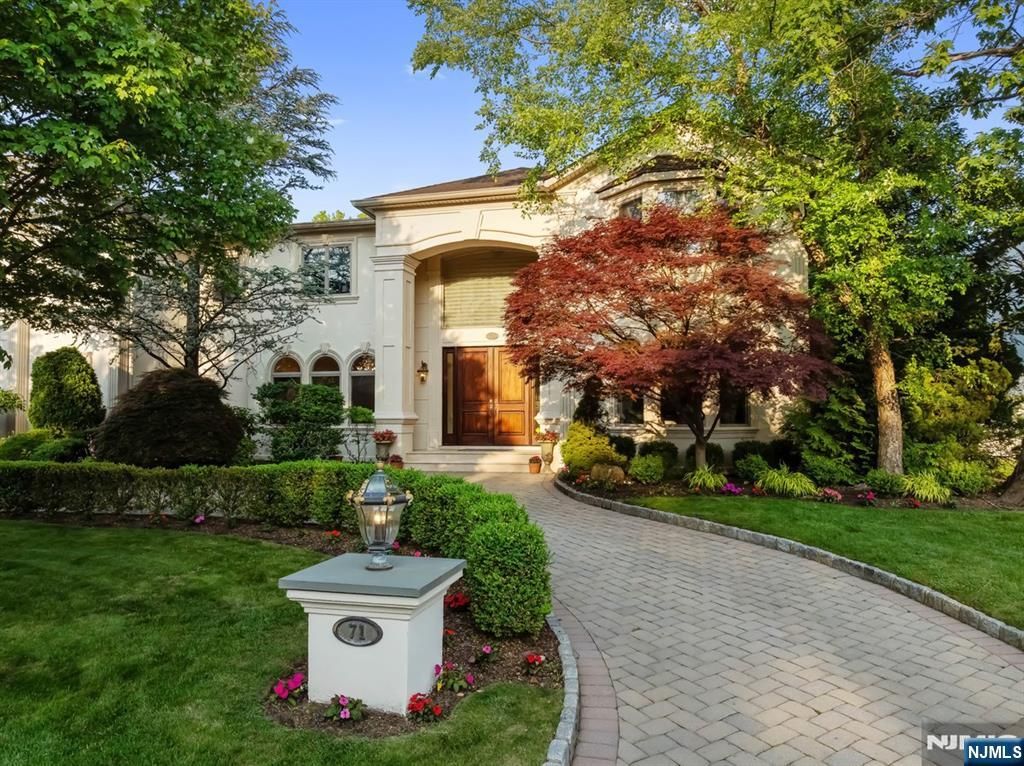 Photo of 71 Roberts Road, Englewood Cliffs, NJ 07632 (MLS # 25020859)