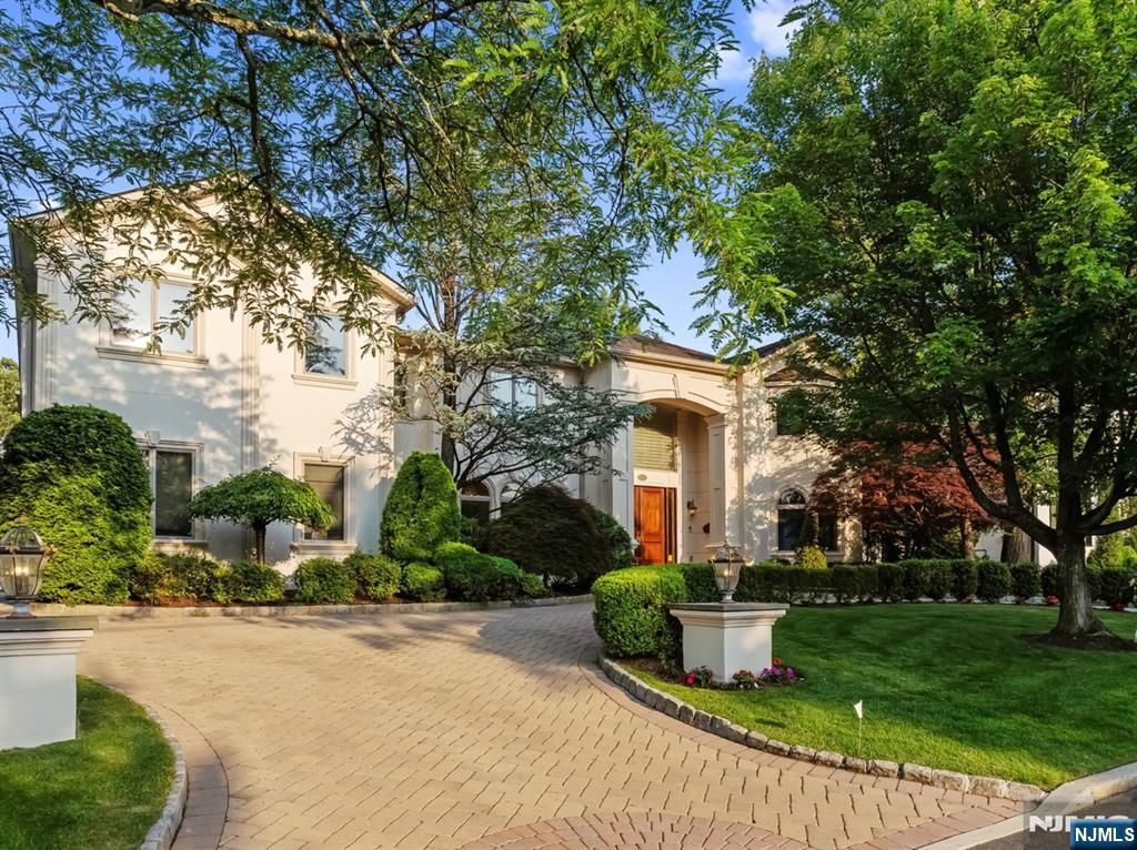 Photo of 71 Roberts Road, Englewood Cliffs, NJ 07632 (MLS # 25020859)