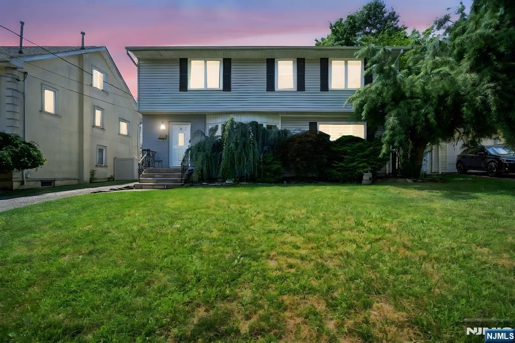 Photo of 36 Alyson Place, Bloomfield, NJ 07003 (MLS # 25026259)