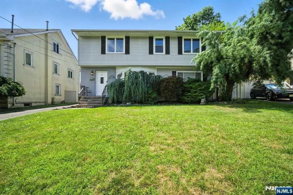 Photo of 36 Alyson Place, Bloomfield, NJ 07003 (MLS # 25026259)