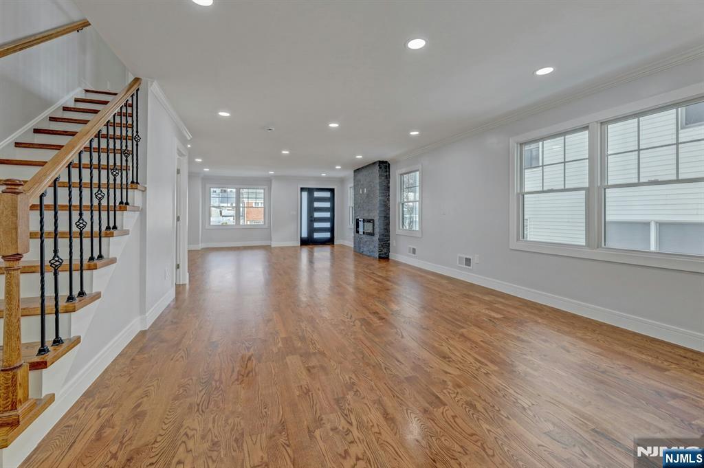 Lodi, New Jersey 07644, United States, 3 Bedrooms Bedrooms, ,3 BathroomsBathrooms,Residential,Pending,12695