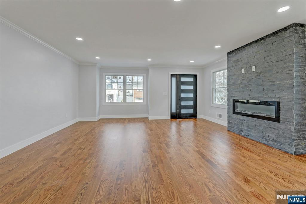 Lodi, New Jersey 07644, United States, 3 Bedrooms Bedrooms, ,3 BathroomsBathrooms,Residential,Pending,12695