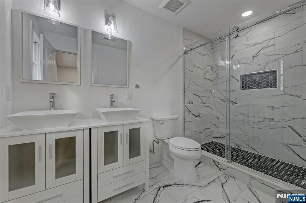 Lodi, New Jersey 07644, United States, 3 Bedrooms Bedrooms, ,3 BathroomsBathrooms,Residential,Pending,12695