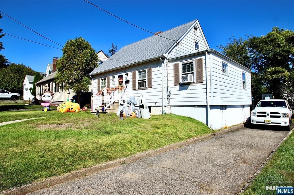 Photo of 18 Durrell Street, Verona, NJ 07044 (MLS # 25034754)