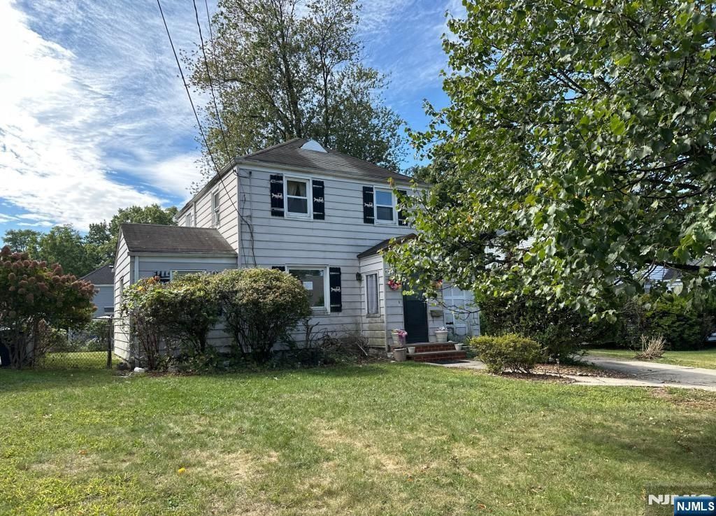 Photo of 12 Lerome Place, Teaneck, NJ 07666 (MLS # 25035758)