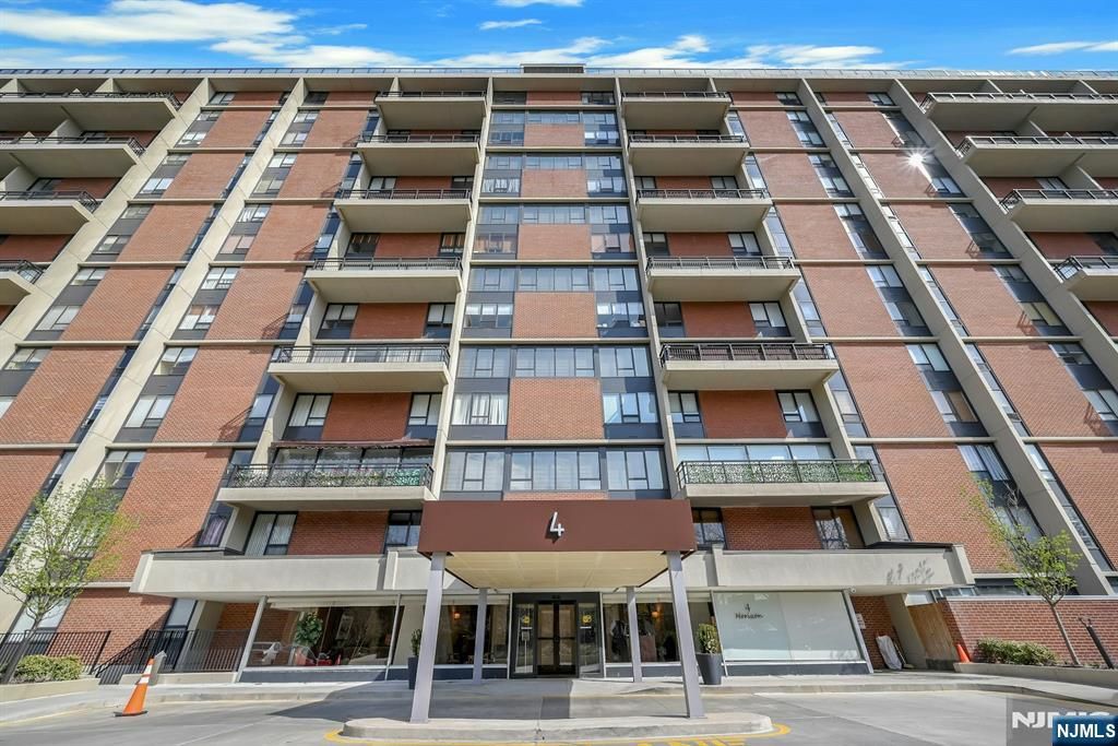 Photo of 4 Horizon Road #G5, Fort Lee, NJ 07024 (MLS # 26010153)