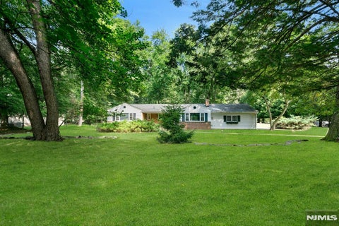 Photo of 15 Pinehill Drive, Upper Saddle River, NJ 07458 (MLS # 26034338)