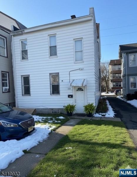 Main image without alt text