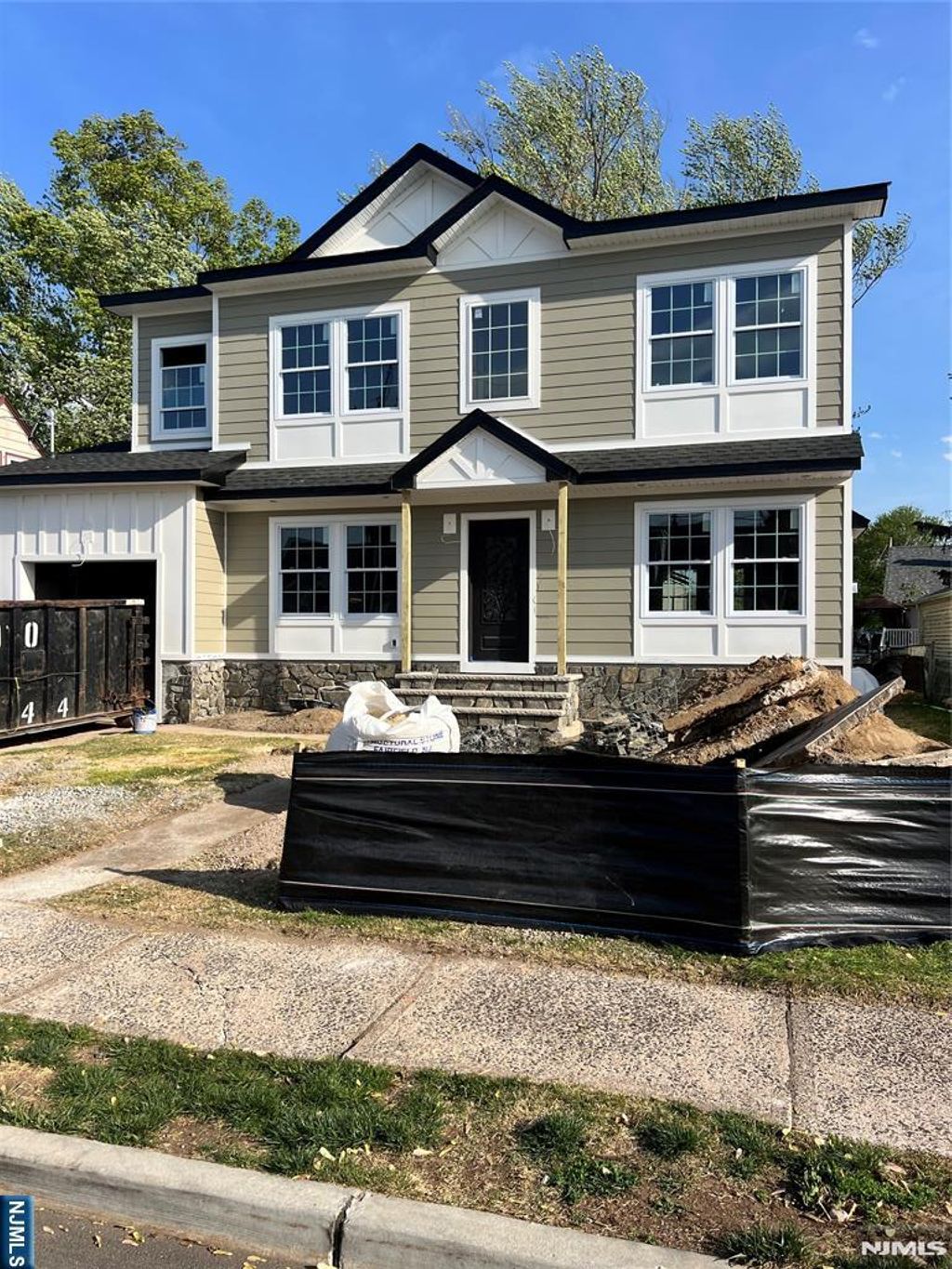 Photo of 64 Alberta Drive, Saddle Brook, NJ 07663 (MLS # 26016267)