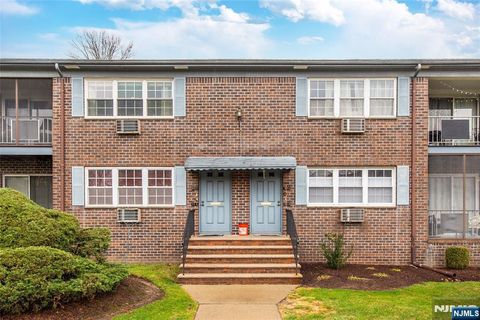 Photo of 580 Bloomfield #11B, West Caldwell, NJ 07006 (MLS # 26009964)