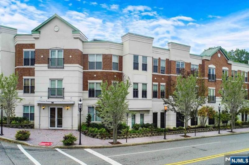 90 Park Ave 201, Park Ridge, New Jersey - 1 Bedrooms  
2 Bathrooms  
3 Rooms - 