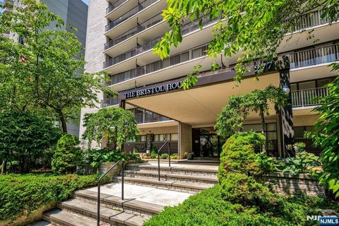 Photo of 277 Prospect Ave #10B, Hackensack, NJ 07601 (MLS # 25034325)