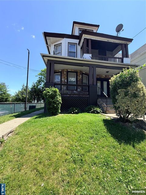 Photo of 648 Stuyvesant Avenue, Irvington, NJ 07111 (MLS # 26019819)