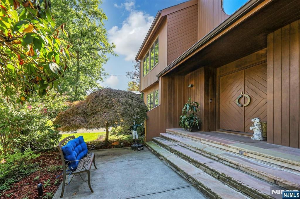 Photo of 244 Fairview Avenue, Englewood Cliffs, NJ 07632 (MLS # 25031684)