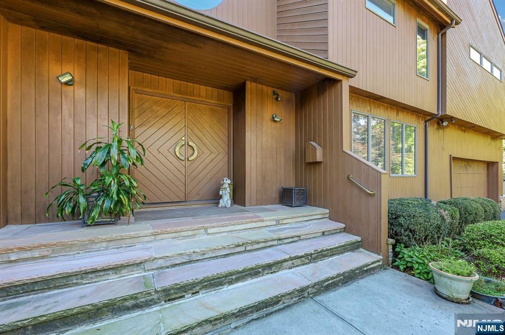 Photo of 244 Fairview Avenue, Englewood Cliffs, NJ 07632 (MLS # 25031684)