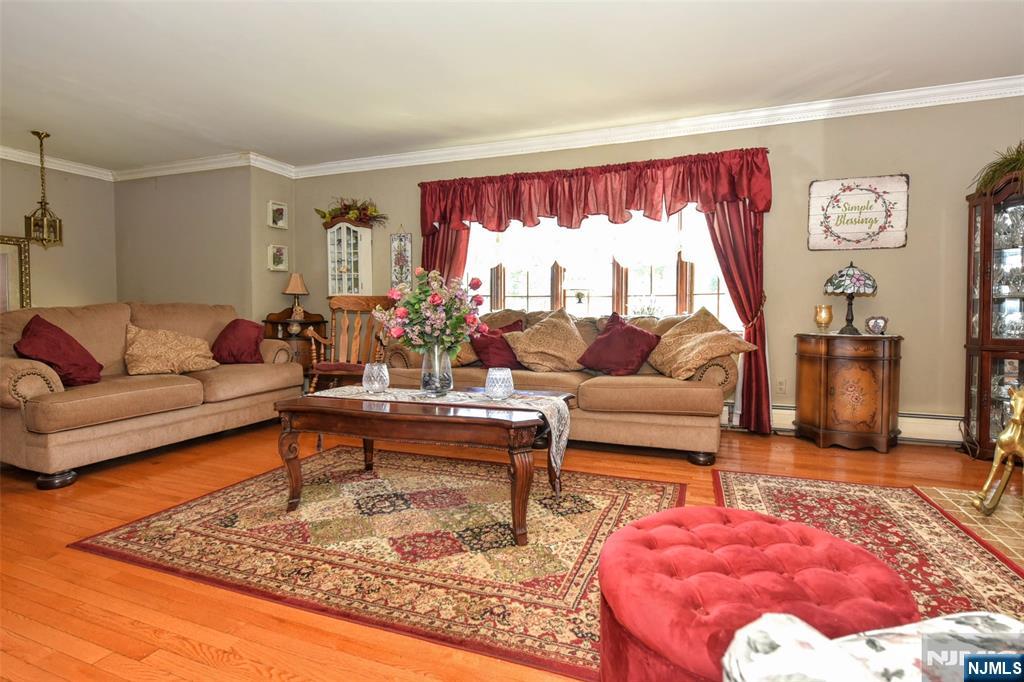 9 Thoma Avenue